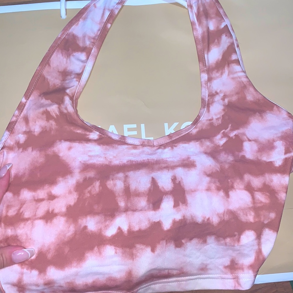This halter is perfect for your next dinner date.